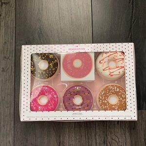 I heart revolution donut tray